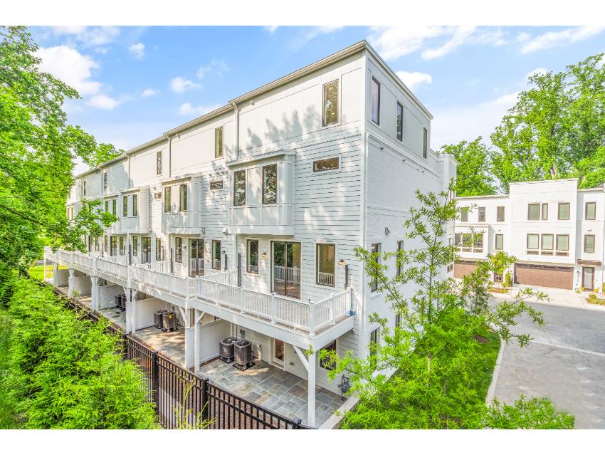 Crescent - 24ft-wide Townhome with Rooftop Terrace 